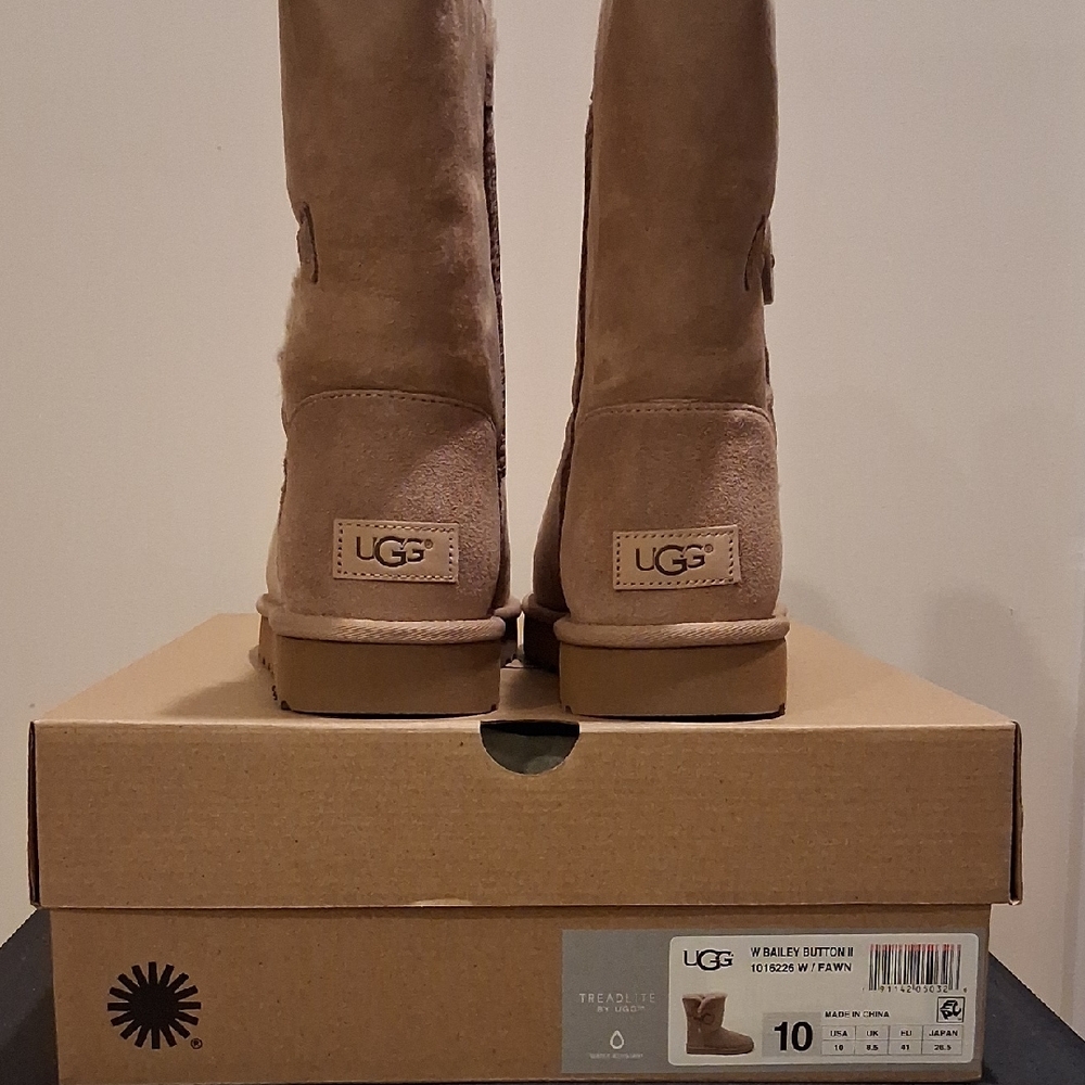 UGG Bailey Button II Women's Fawn (Color: Tan)